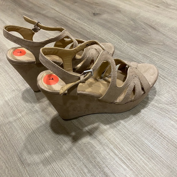 Report Womens Wedges - Picture 11 of 11